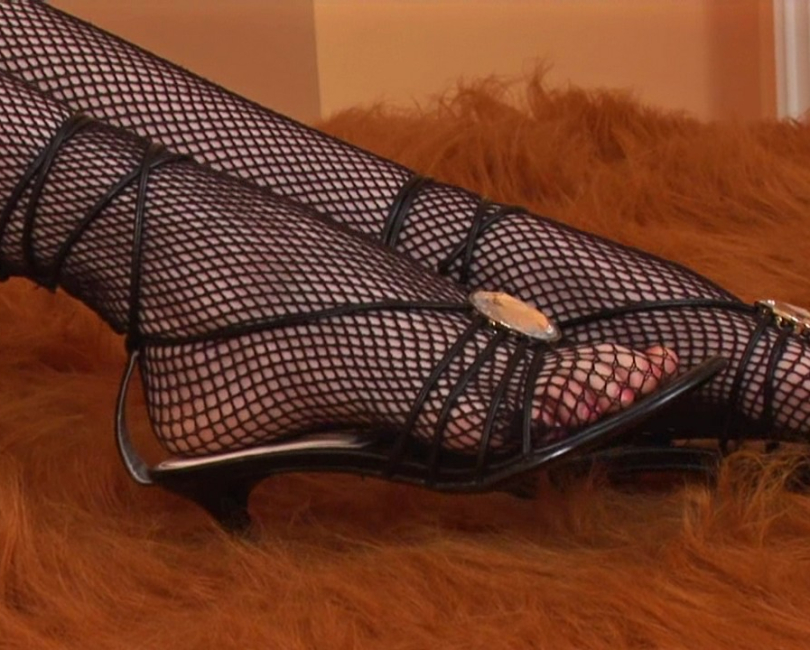Carolina - verw�hnt sich ausgiebig mit ihrem Dildo