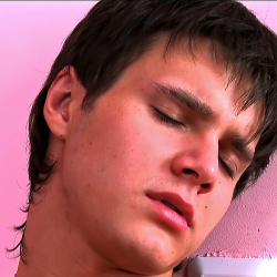 Intimes Video - Gayboy massiert sein bestes St�ck