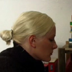 Chantal beim Spiel mit einer Karotte! Erotikvideo