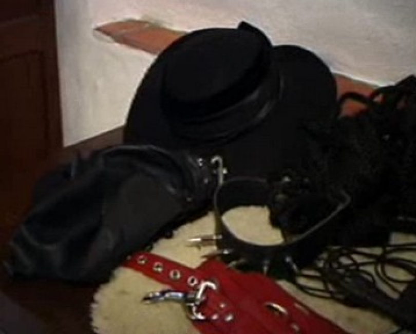 Versautes Paar l�sst SM Fantasien raus! Oralsex und Bondage