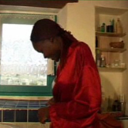 Burma - Geile Afro-Frau bei der Intimrasur